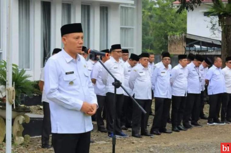 Bupati Pasaman Sabar AS Pimpin Apel Pagi di Kantor Camat Lubuk Sikaping