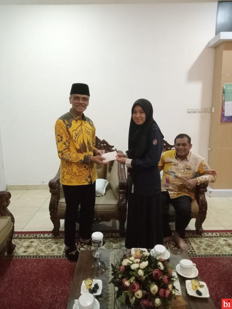 Bupati Safaruddin Lepas Aulia Rahma Okto Bendsi Delegasi Kabupaten Limapuluh Kota pada...