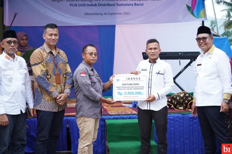 Bupati Solok Capt. H. Epyardi Asda Hadiri Penyerahan Program TJSL PLN di Nagari...