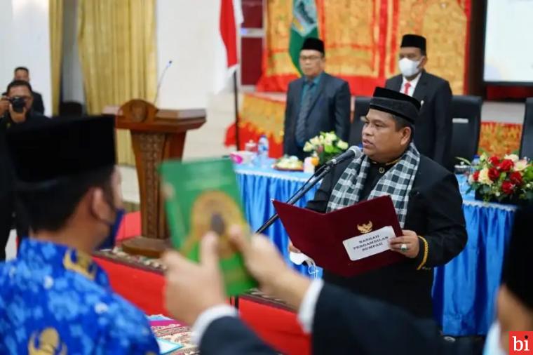 Bupati Suhatri Bur Lantik 116 PNS di Lingkungan Pemkab Padang Pariaman