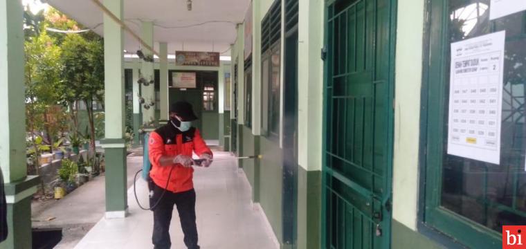 Cegah Corona, BPBD Kota Padang Lakukan Penyemprotan Disinfektan di Ruang Publik