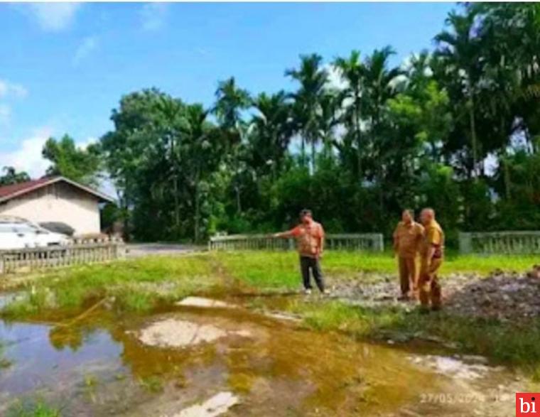 Danny Ismaya Tepati Janji Bangunan Pagar dan Perbaikan Lapangan Kantor BPP di Taluk Ambun