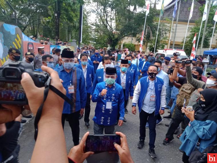 Dengan Pengawalan Rajawali Demokrat dan Simpatik PAN, Mulyadi-Ali Mukhni Melenggang ke...