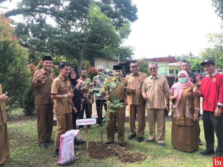 Dharmasraya Luncurkan Gerakan Dharmasraya Hijau: Tanam Seribu Pohon Produktif