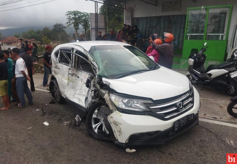 Diduga Alami Putus Rem Truk Hino Muatan Pakan Ayam Tabrak Sejumlah Kendaraan, 3 Meninggal...