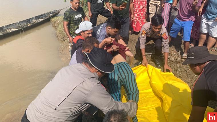 Diduga Bunuh Diri, Tim SAR Polres Dharmasraya Bersama Tim SAR Gabungan Evakuasi Korban...