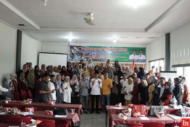 Dihadiri Bupati, Sosialisasi dan Bimtek Implementasi Perizinan Pelaku Usaha Diikuti...