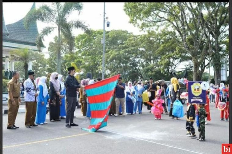 Dilepas Wako Erman Safar, Ribuan Pelajar PAUD dan TK se Kota Bukittinggi Ikuti Pawai...