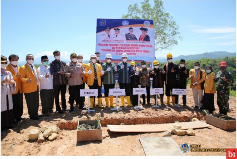 Dirjen GTK Letakkan Batu Pertama Pembangunan Kampus PSDKU UNP di Kota Sawahlunto