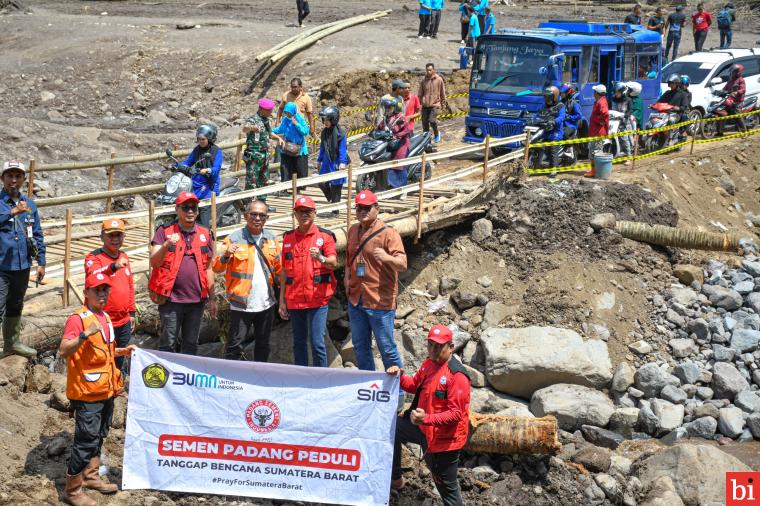 Dirut PT Semen Padang Kunjungi Beberapa Lokasi Banjir Bandang