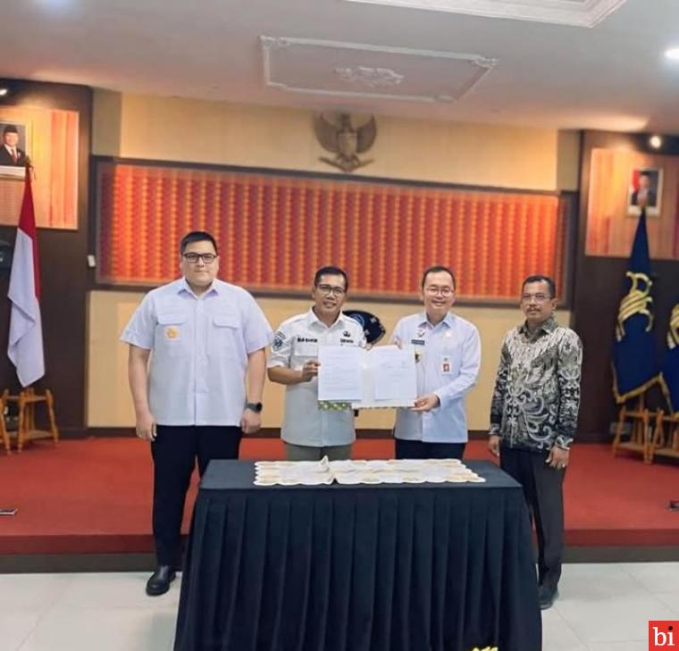 DPRD Kabupaten Dharmasraya Bersama Kanwil Kemenkum Sumbar Tandatangani Perjanjian Kerja...