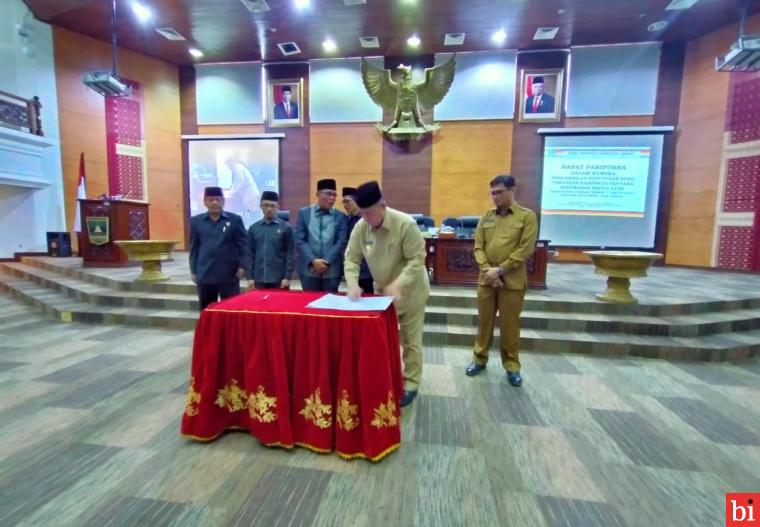 DPRD Sumbar Tetapkan Ranperda Retribusi Jasa Usaha