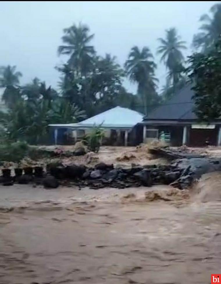 Dua Rumah di Padang Pariaman Tertimbun Longsor