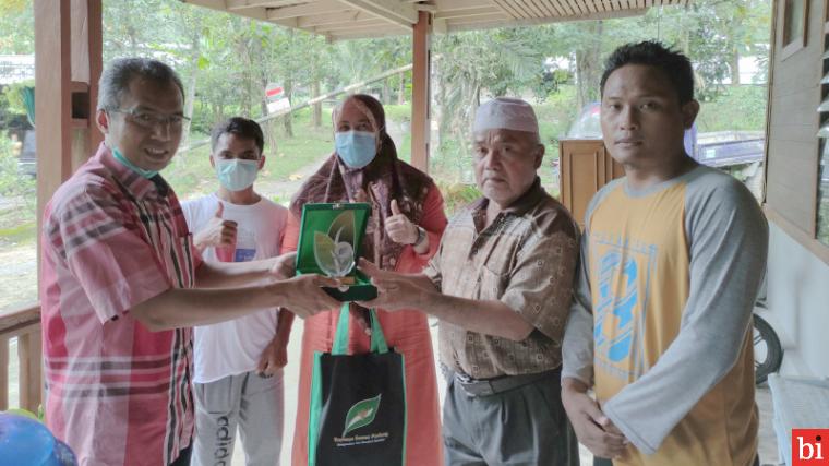 Dua Warga Mentawai yang Dibina Yayasan Semen Padang Kembali Dijemput Ganefa Farm