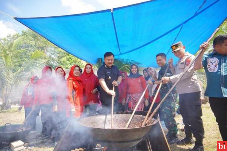 Duka Cianjur Duka Indonesia, Dharmasraya Masak 1,5 Ton Rendang untuk Korban Gempa