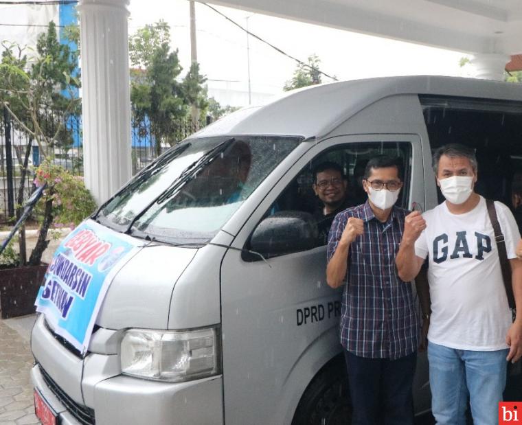 Dukung Gerakan Sumdarsin, Sekretariat DPRD Sumbar Bantu Mobilisasi Peserta Ikut Vaksinasi