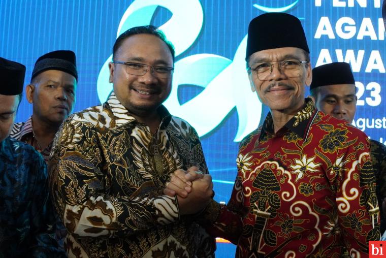 Dukung Penguatan Fungsi Penyuluh Agama, Bupati Safaruddin Terima Penghargaan dari Menteri...