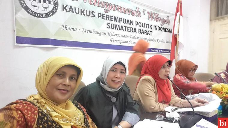 Endarmy Perempuan Pertama Maju Cabup Padang Pariaman