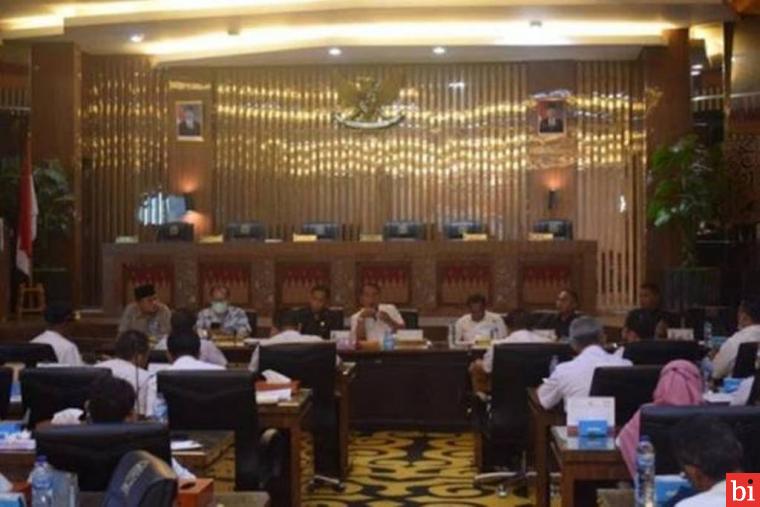 Evaluasi APBD Tahun Anggaran 2021 Komisi III DPRD Pessel Lakukan Hearing