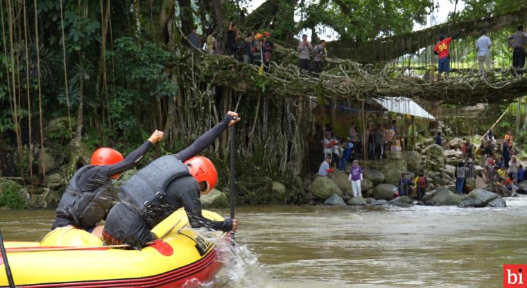 Festival Jelajah Jembatan Akar Hadirkan Pengalaman Wisata Arung Jeram