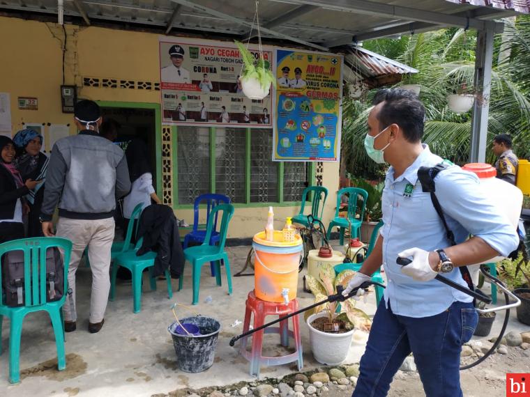 Firdaus Beraksi Lakukan Penyemprotan Disinfektan di Nagari Toboh Gadang