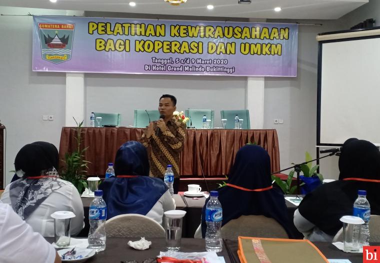 Gelar Pelatihan Kewirausahaan, Diskop dan UMKM Sumbar Ciptakan Pelaku Usaha yang Sukses