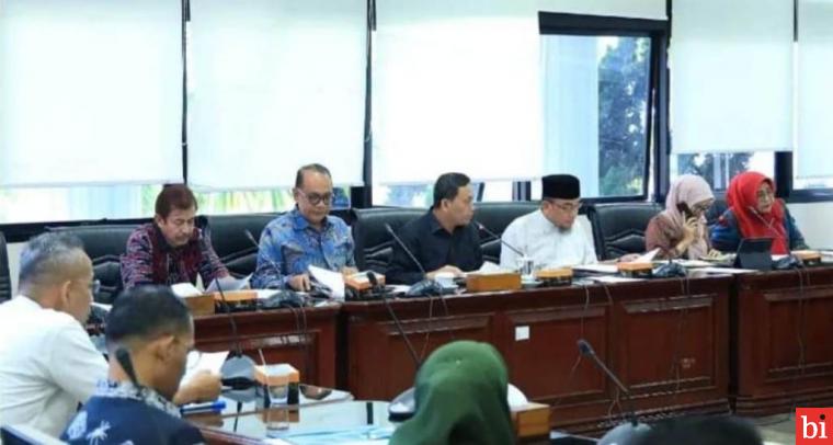 Gelar Rapat Bersama Mitra Kerja Bahas RAPBD 2024, Komisi I DPRD Sumbar: Bahas Program...