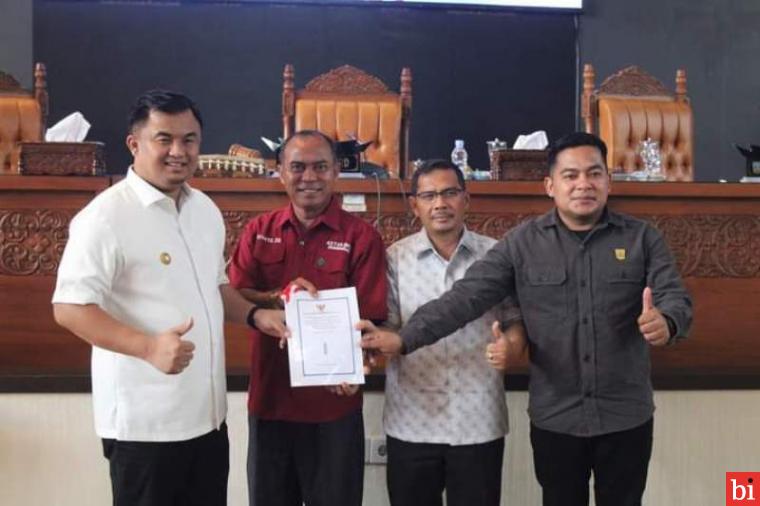 Gelar Rapat Paripurna DPRD, Bupati Dharmasraya Sampaikan Ranperda Terkait RPJPD