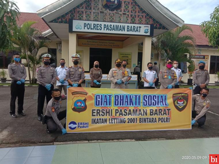 Giat Bakti Sosial, Ershi Pasbar Peduli Bagikan Sembako untuk Warga Miskin