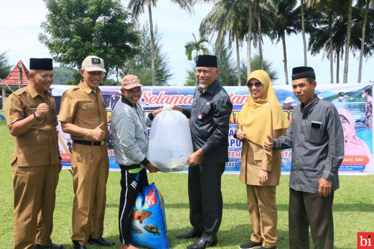 Gubernur Berikan Bantuan 23 Ribu Benih Ikan Kerapu dan 13 Ton Pakan Ke Pokdakan Sungai...