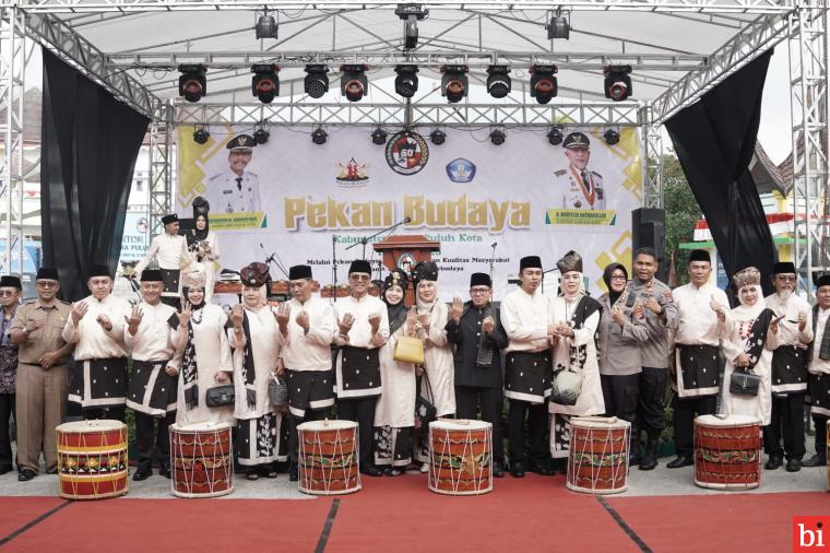 Gubernur Bersama Bupati  Tabuh Gandang Tambua, Pekan Budaya Limapuluh Kota 2023 Resmi...