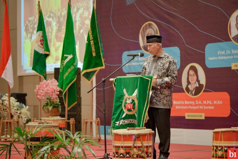 Gubernur Buka Seminar Nasional Politik Pembangunan Hukum Kenotariatan