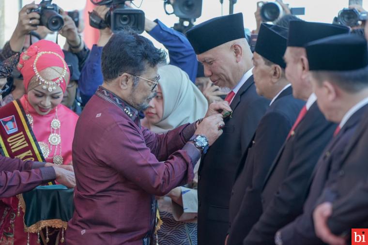 Gubernur dan Wagub Sumbar Terima Satyalancana Pembangunan dan Wira Karya dari Presiden RI