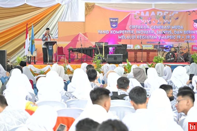 Gubernur Mahyeldi Apresiasi Smapsic XIX dan Junior XV di SMAN 1 Padang