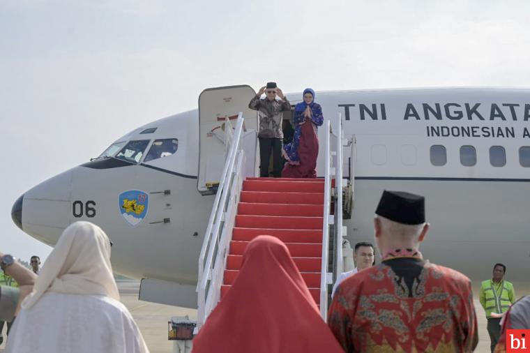 Gubernur Mahyeldi Beserta Istri Lepas Keberangkatan Wapres RI