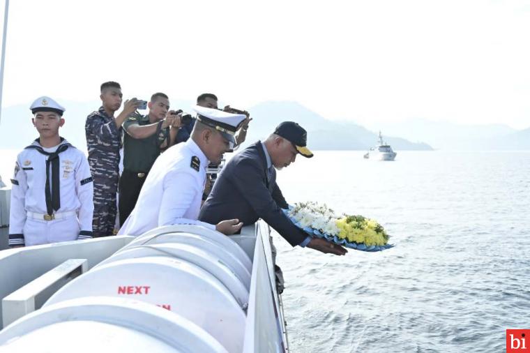 Gubernur Mahyeldi Pimpin Upacara Tabur Bunga Peringatan Hari Dharma Samudera ke-62 di...