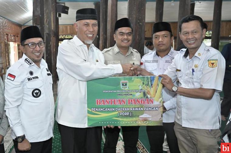 Gubernur Mahyeldi Salurkan 650 Paket Bantuan Pangan untuk Korban Terdampak Bencana di...