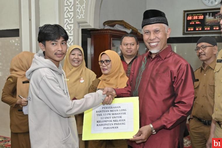 Gubernur Mahyeldi Salurkan Bantuan BPJS Ketenagakerjaan dan Bibit Ikan untuk Ratusan...