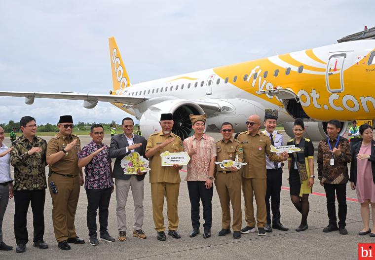 Gubernur Mahyeldi Sambut Penerbangan Perdana Rute Padang-Singapura Bersama Scoot Airlines