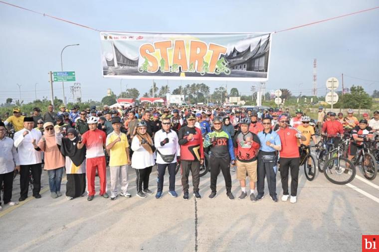 Gubernur Mahyeldi Sebut Ruas Padang-Sicincin Ditarget Rampung Sebelum Ramadan