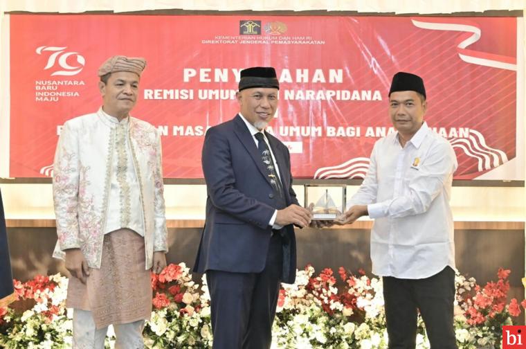 Gubernur Mahyeldi Serahkan Remisi bagi 4.185 Warga Binaan Pemasyarakatan di Lingkup...