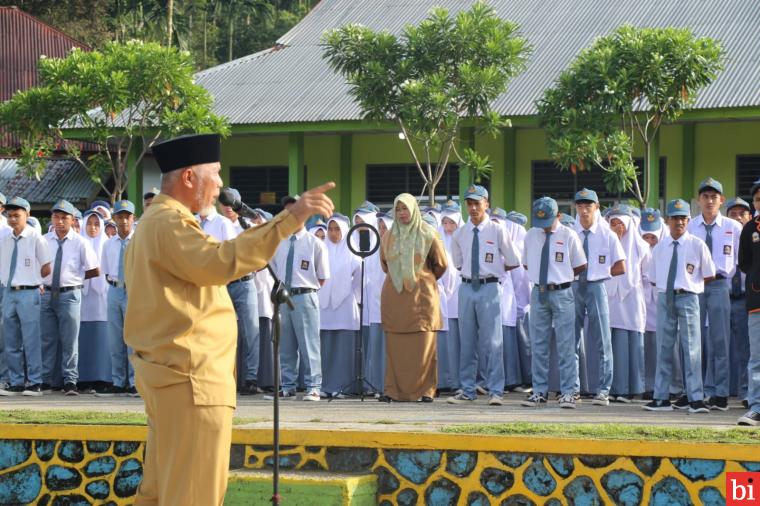 Gubernur Mahyeldi: Siswa SMAN 1 Talamau Harus Siap Jadi Pelopor Bangsa