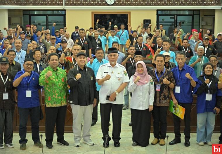 Gubernur Mahyeldi Tegaskan Wartawan sebagai Tonggak Penjaga Demokrasi saat Buka KLB PWI...