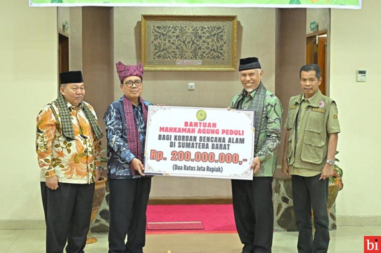 Gubernur Mahyeldi Terima Bantuan Bencana Mahkamah Agung Senilai Rp446,7 juta