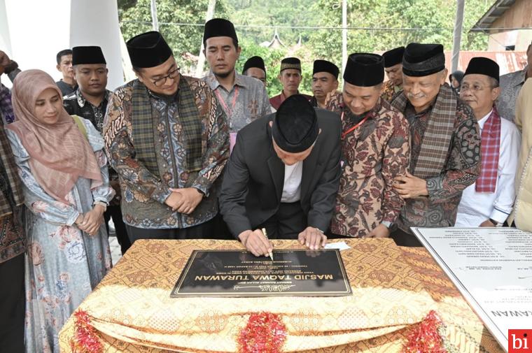 Gubernur Resmikan Pemakaian Masjid Taqwa Turawan Tanah Datar