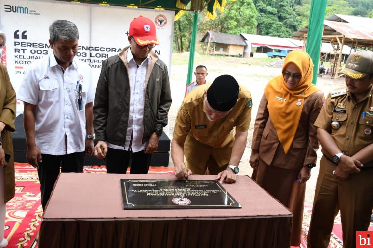 Gubernur Sumbar Resmikan Jalan Pintu Angin Lori Menuju Pondok Pesantren Darul Ulum Padang