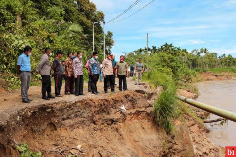 Gubernur Upayakan Jalan Terban di Nagari Sungai Buluh Timur Dibantu Balai Sungai