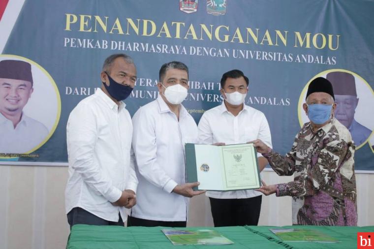 H. Munir Hibahkan Tanah 2,6 Hektar Dukung Pengembangan Kampus III UNAND di Dharmasraya