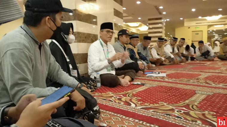 Hadir Di Tengah Jemaah Haji Asal Lima Puluh Kota, Bupati Motivasi Jemaah dan Petugas...