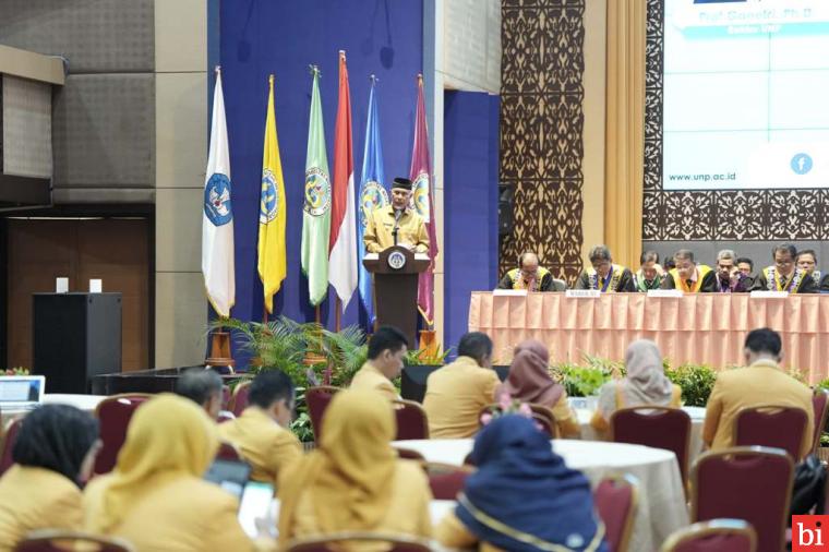 Hadiri Dies Natalis ke-69 UNP, Gubernur Mahyeldi Sebut Universitas dan Pemda sebagai...